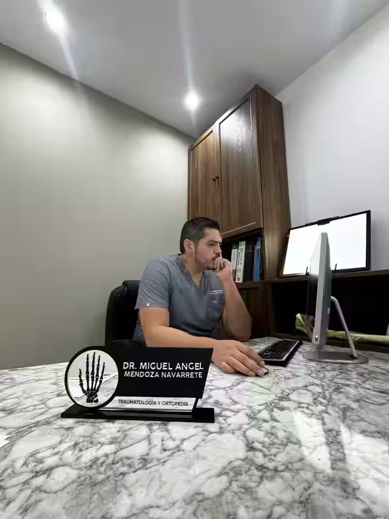 Dr. Miguel Ángel Mendoza Navarrete - Especialista en Traumatología y Ortopedia